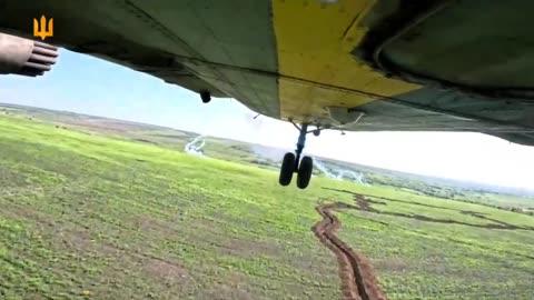 Pair of Ukrainian Mil Mi-8 helicopters firing rocket barrages at Russian positions