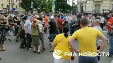 Supporters and opponents of Wagner PMC are being separated. Tension is rising in Rostov-on-Don.