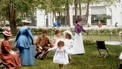 A walk in Paris (1900)