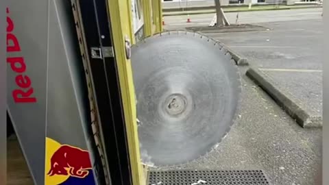 Oregon man narrowly misses being obliterated by a runaway sawblade