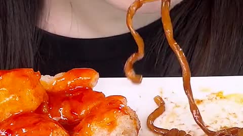 Black Bean Noodles, Spicy Chili Shrimps #zoeyasmr #zoeymukbang #bigbites #mukbang #asmr #food #먹방 #틱