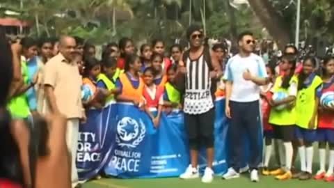 Ronaldinho survives scare in India
