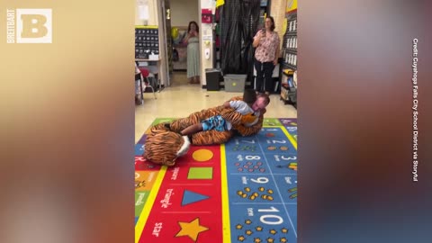 Heartwarming Reunion: Soldier in Mascot Disguise Surprises Son on First Day of School