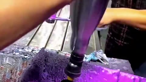 Pink water cup spray paint process- Good tools and machinery make work easy