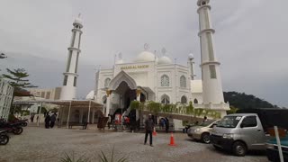 the beauty of the mosque on the coast of Padang