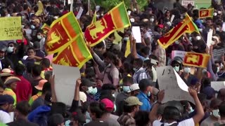 Thousands of Sri Lankans call for president to resign