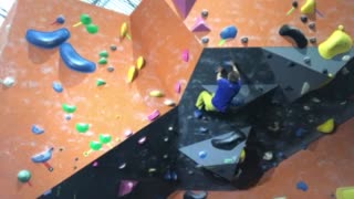 202308 Bouldering - Crawling on the Ceiling