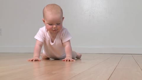 how a baby learns to crawl
