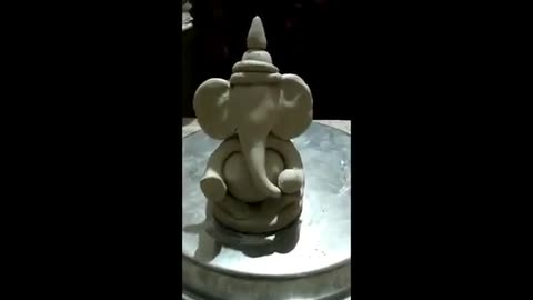 Bohat hi sundar mitti ke Ganesh ji |