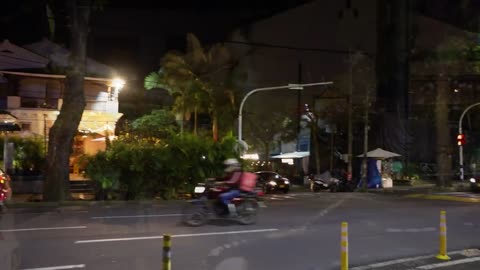 Caminata En La Ciudad De Pereira Durante la Noche, Plazas, Rumba y Restaurantes Super Interesante.