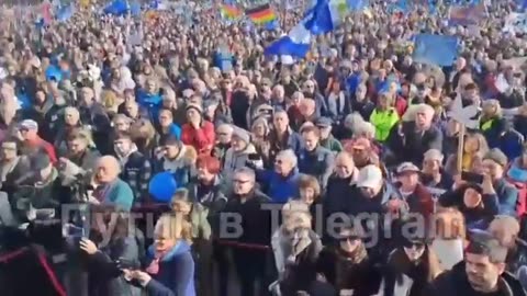 50k+ Anti-War Protesters Rally Outside The Munich 'Slava Ukraini' Security Conferenc