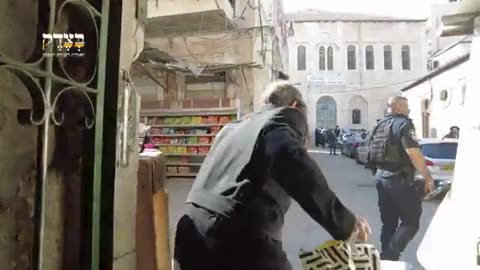 Zionist forces brutally assault Orthodox Jews in the streets of Jerusalem