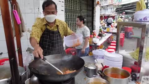 Very Inspiring Family! 60 Year-Old Father-Daughter Duo Making Shrimp Fried Noodle & Egg Fried Rice
