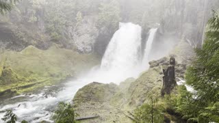 The Incredible Sahalie Falls – Sahalie Falls & Koosah Falls Loop – Central Oregon – 4K