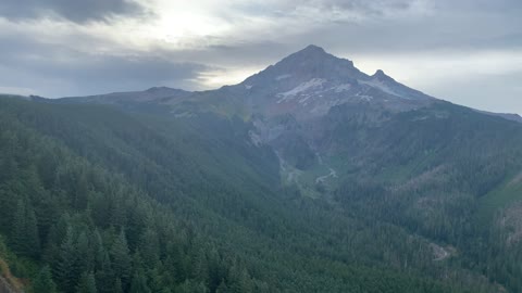 Oregon – Mount Hood Summit & Wilderness Basin from Timberline Trail – 4K