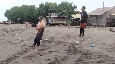 Catching Fish 5 (Tarek Pukat) in Aceh