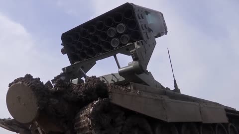 Russian crews of the TOS-1A heavy flamethrower covered Ukrainian soldiers with powerful blows