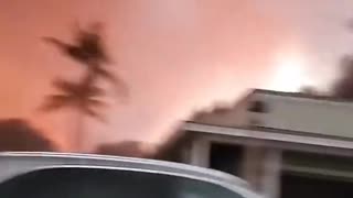 A Raw footage of Lahaina fires at the beach where people jumped over to survive from the fire
