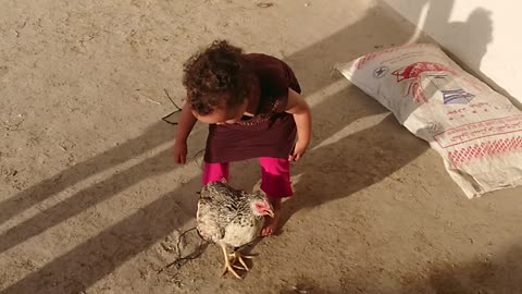 Little Yusra and her unfortunate chicken