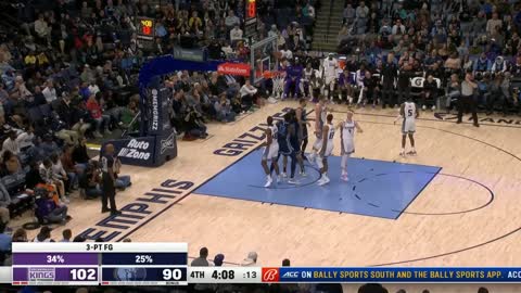 Steven Adams gets a tech for pushing the ref vs Kings