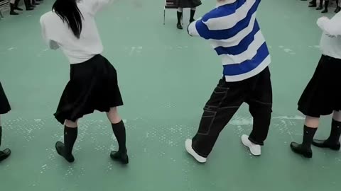 Play The Dance. Dancing viral Video