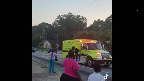 Atlanta Residents Scream “Free Trump” As His Motorcade Rolls Through Neighborhoods