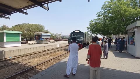 Pakistan Railways 8 DN TEZGAM arriving at Drigh road 20March2023