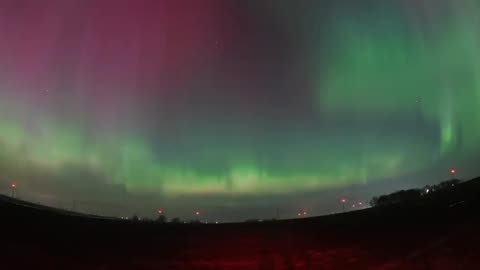 Mesmerizing northern lights color the sky above Minnesota ||