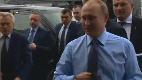 Moscow Daily Shorts - Putin body guards