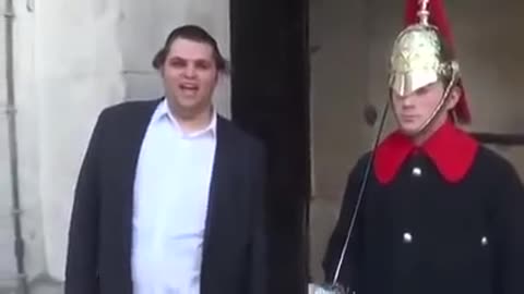 Funny Royal Guard can't stop laughing