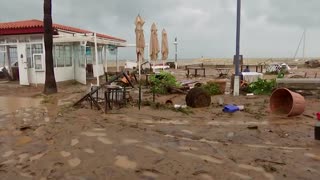 Flash floods overturn cars, wreak havoc in Spain