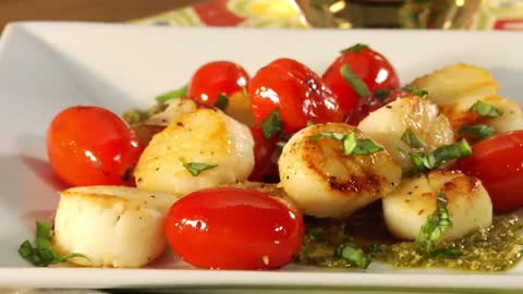 Scallops with Pesto and Tomatoes