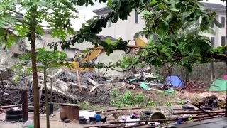 Search for survivors as Nigeria building collapses