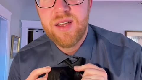 Tie your tie like a lawyer!