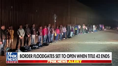 Fox News cameras catch massive groups of migrants crossing into Texas