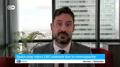 LNG tankers queue up around Spain's coasts | DW News