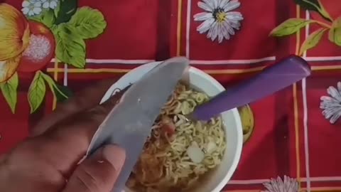 Como fazer Cup Noodles da maneira correta