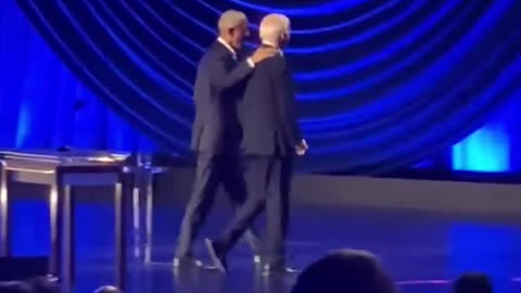 Left-wingers say the video does *not* show Biden freezing up and being led off stage by Obama