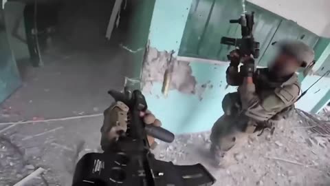 Hamas Soilders shoot to israeli soilder through out wall