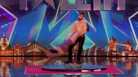 Sexy Couple Blow The Judges Minds Away With Their Skills!