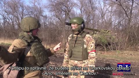 Rusko střílí ze 152mm samohybného děla 2S5 "Giatsint-S" v Charkově na Ukrajině