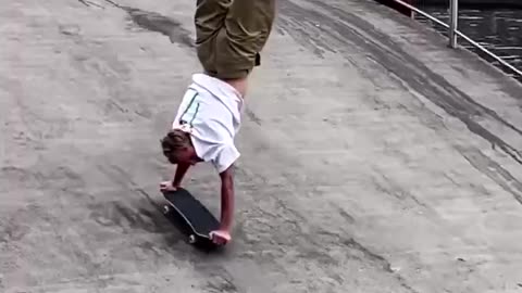 dude shows incredible balance doing rolling handstand on skateboard