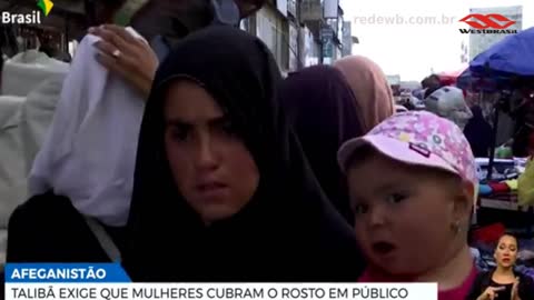 No Afeganistão a volta da burca para mulheres voltou a ser exigência no país pelo Talibã