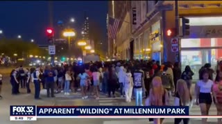 Hundred of teenagers Flood in to down town in Chicago