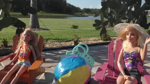 POOL ! Elsa and Anna toddlers - Barbie - boat ride - floaties - swim - water fun - splash