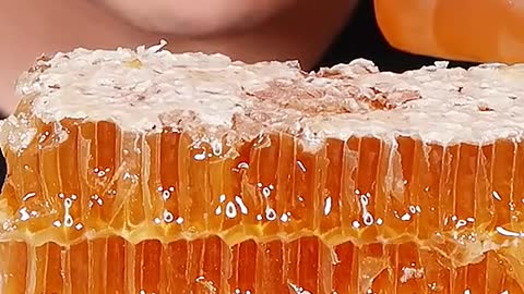 Honey Jelly, Raw HoneyComb #zoeyasmr #zoeymukbang #bigbites #mukbang #asmr #food #먹방 #틱톡푸드 #honeyjel
