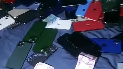 Zimbabwe robbing Cellphones in Johannesburg South Africa