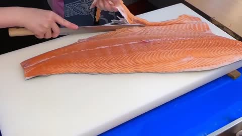 How To Fillet a Whole Salmon | Sashimi & Sushi -Taiwanese street food-18