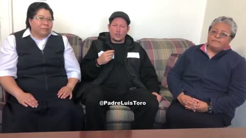 Hermanas misioneras contando testimonio de vida al servicio de Dios