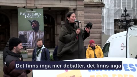 Ulf Bejerstrand talar på manifestationen för fred och frihet